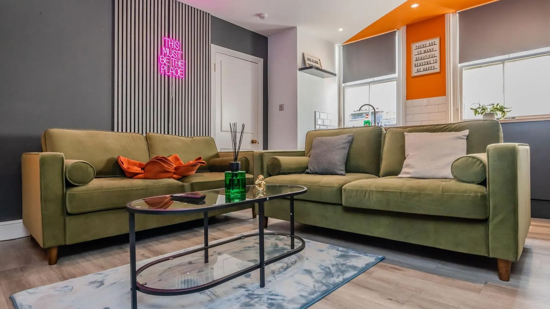 Chic 2 Bedroom Apartment Sleeps 7 Plus Free Parking In Church Road Brighton