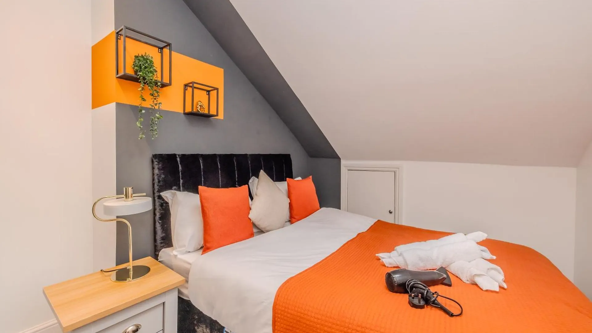Chic 2 Bedroom Apartment Sleeps 7 Plus Free Parking In Church Road Brighton United Kingdom