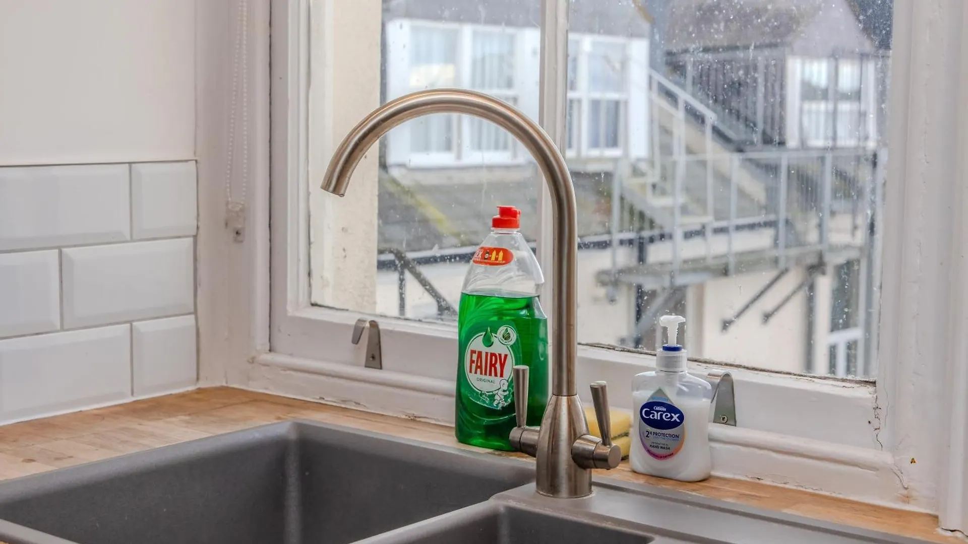Chic 2 Bedroom Apartment Sleeps 7 Plus Free Parking In Church Road Brighton 0*,