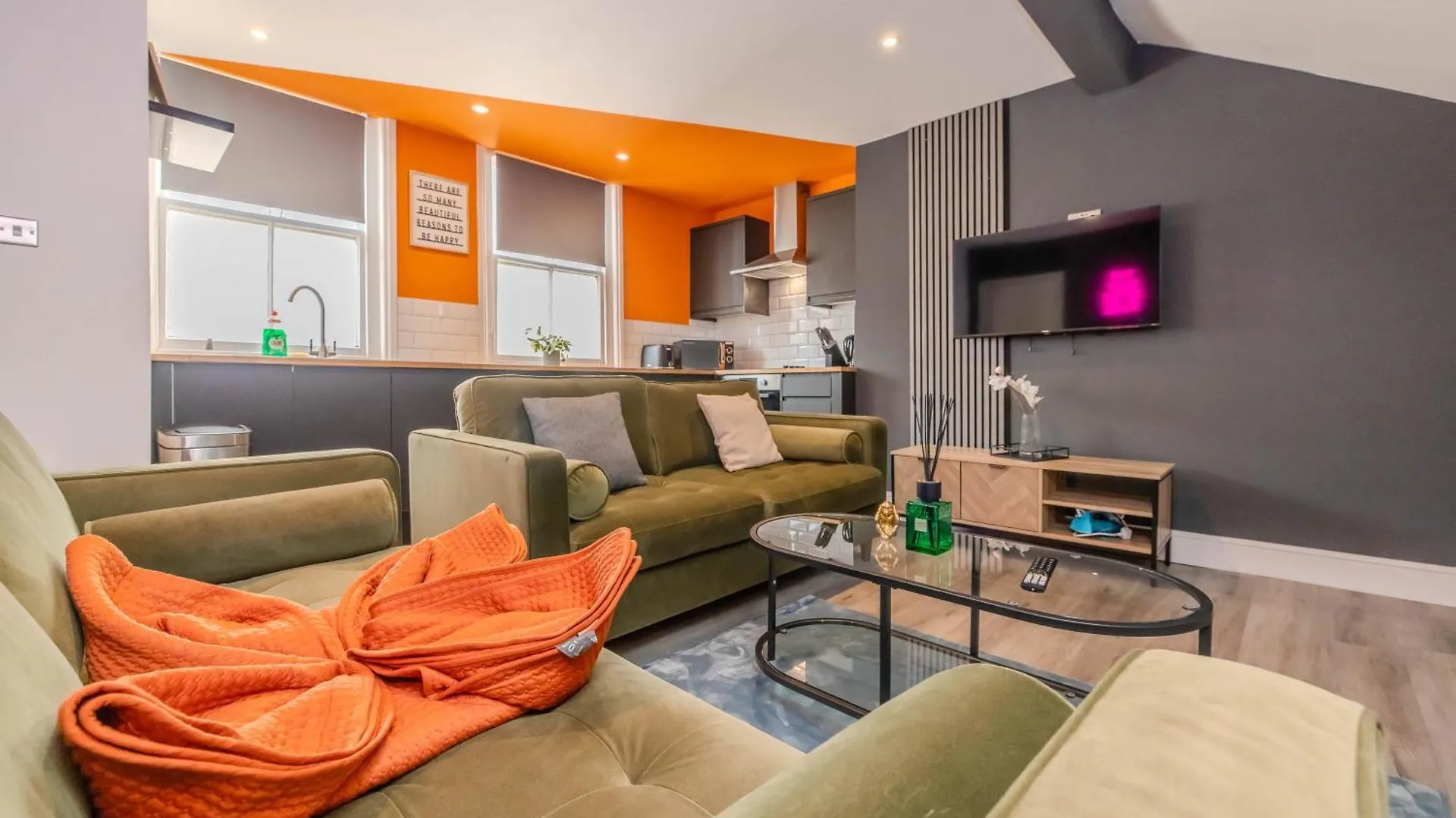 Chic 2 Bedroom Apartment Sleeps 7 Plus Free Parking In Church Road Brighton