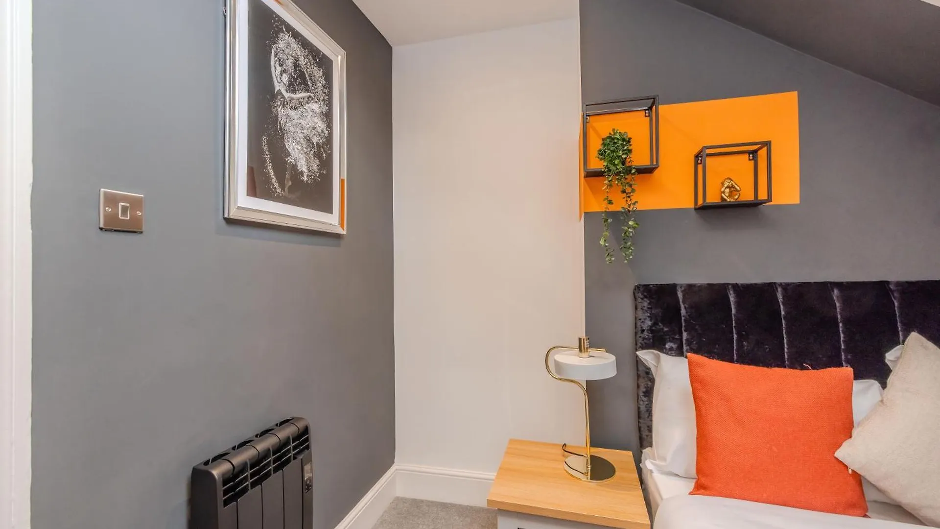 Chic 2 Bedroom Apartment Sleeps 7 Plus Free Parking In Church Road Brighton