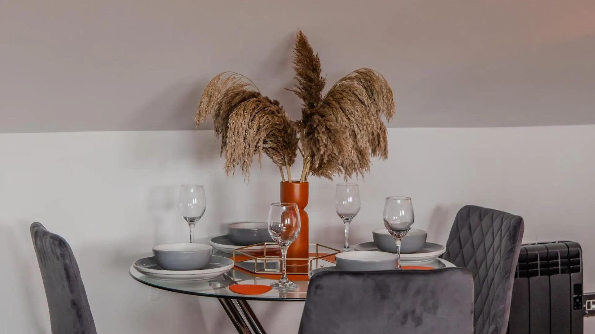 Chic 2 Bedroom Apartment Sleeps 7 Plus Free Parking In Church Road Brighton 0*,