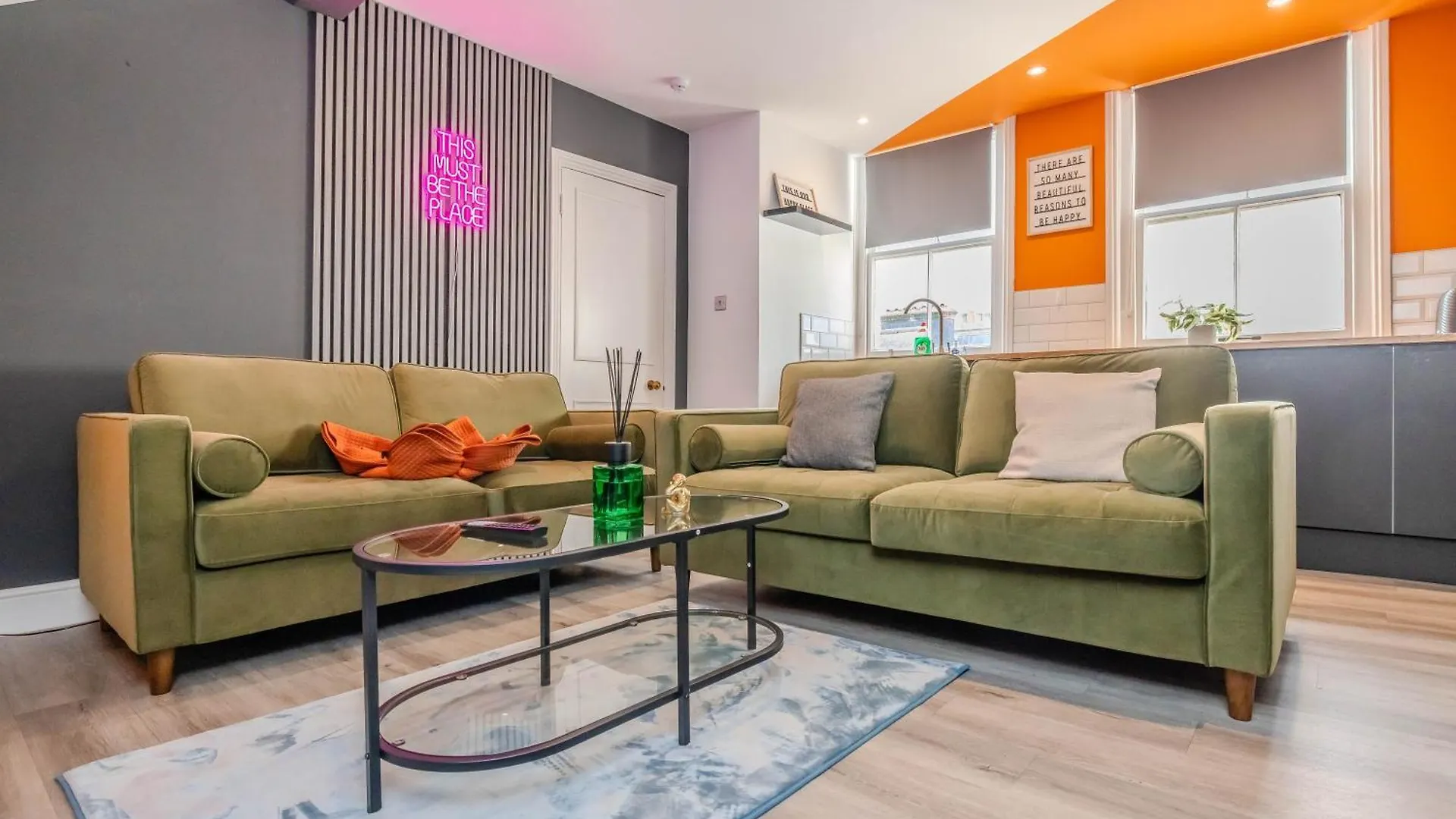 Chic 2 Bedroom Apartment Sleeps 7 Plus Free Parking In Church Road Brighton