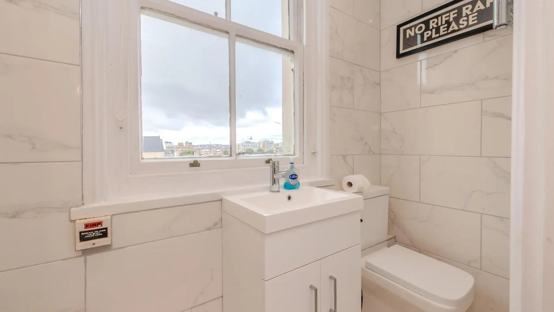 Chic 2 Bedroom Apartment Sleeps 7 Plus Free Parking In Church Road Brighton
