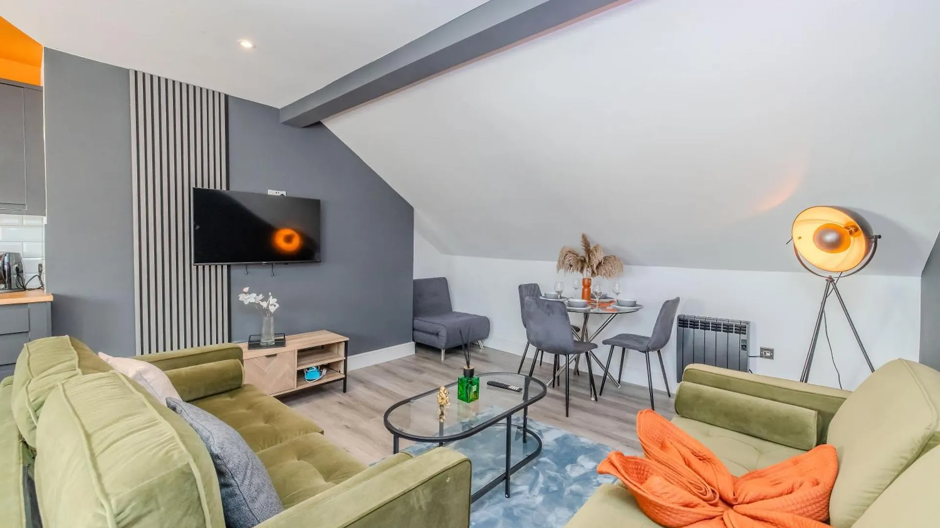 Chic 2 Bedroom Apartment Sleeps 7 Plus Free Parking In Church Road Brighton United Kingdom
