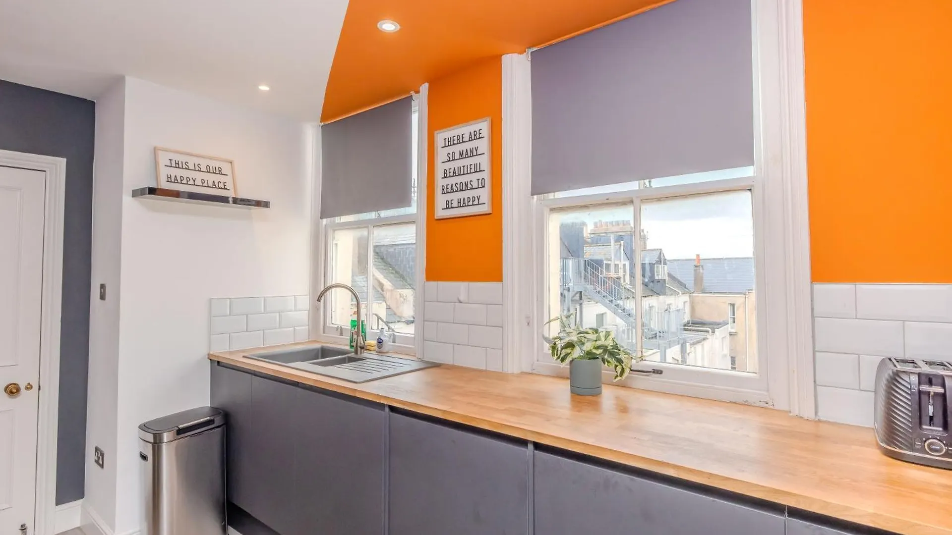 Chic 2 Bedroom Apartment Sleeps 7 Plus Free Parking In Church Road Brighton